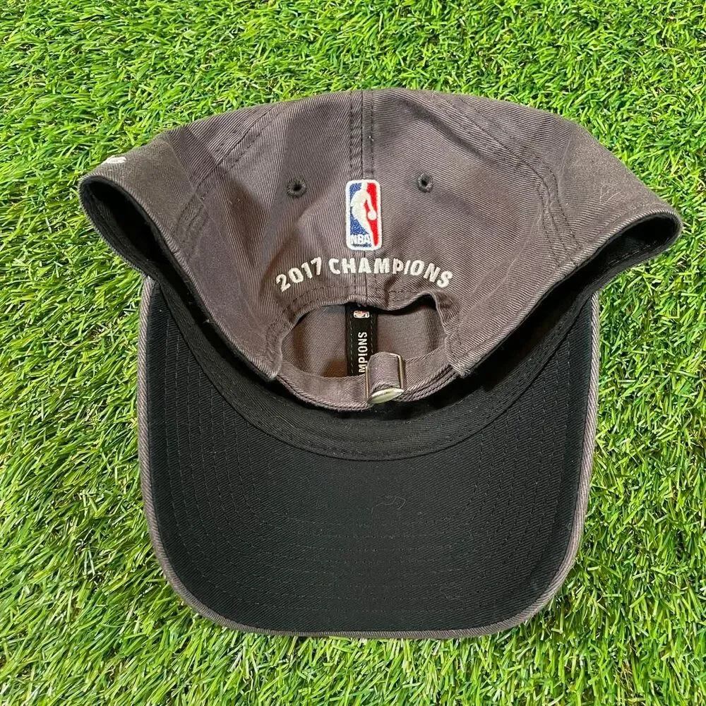 Adidas Golden State Warriors 5x NBA Champions 2017 gray cap